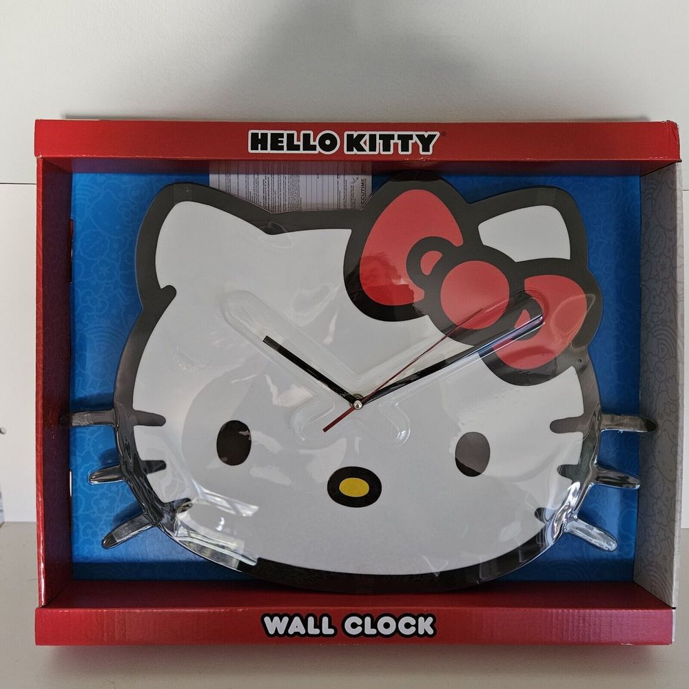 Over-sized Giant 18” Wide‎ Hello Kitty Wall Clock NEW